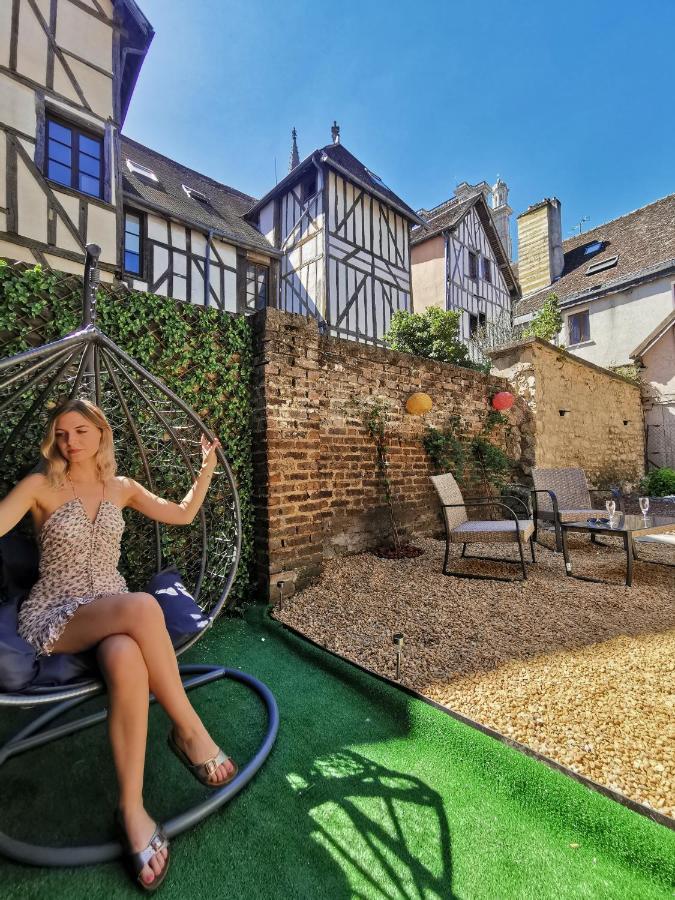 Le Spa De La Cathedrale - Jacuzzi - Sauna - Champagne - Netflix - Wifi Troyes Buitenkant foto