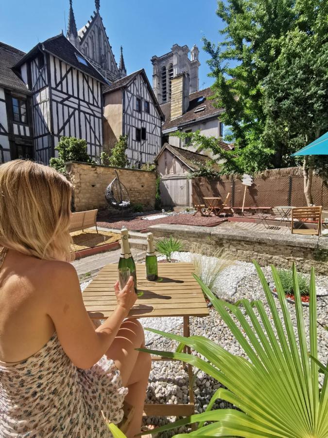 Le Spa De La Cathedrale - Jacuzzi - Sauna - Champagne - Netflix - Wifi Troyes Buitenkant foto